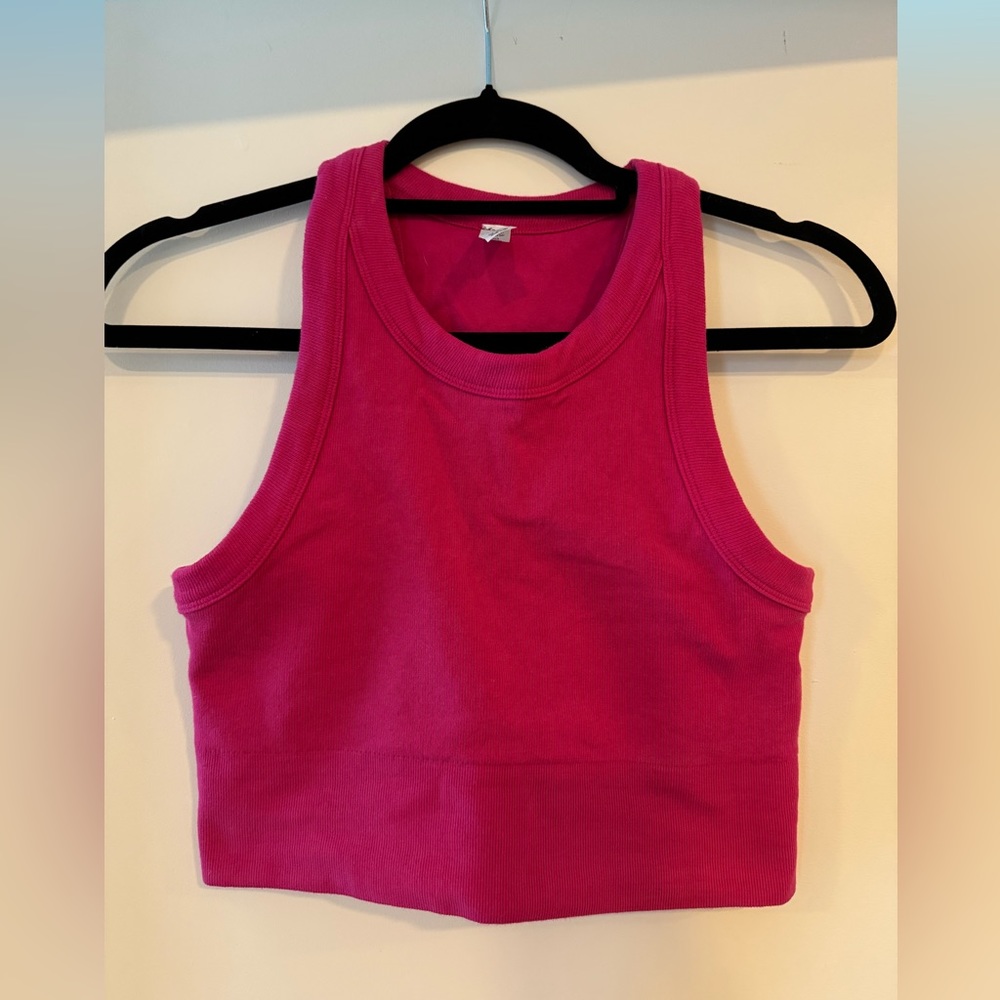 Alo Yoga Seamless Delight High Neck Bra in Magenta Crush. Size Large